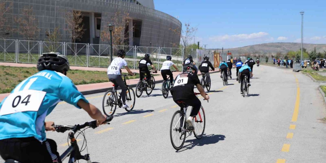 Pedala il birinciliği için bastılar