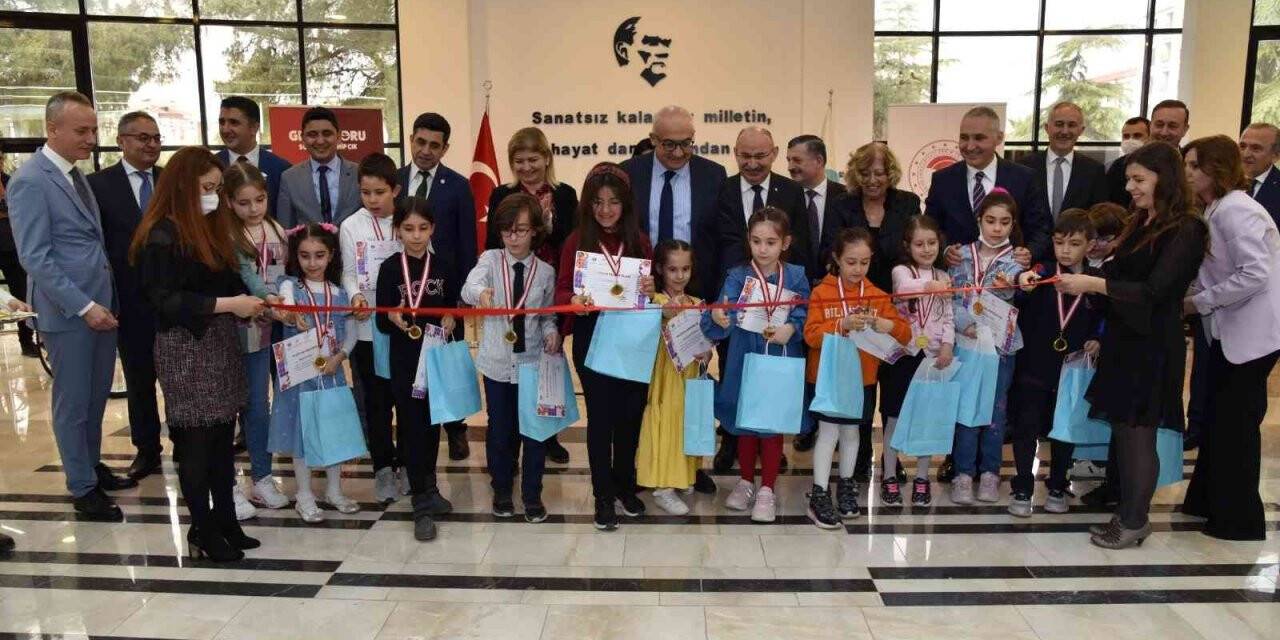 Vali Karadeniz, ‘Gıda Kahramanları’ resim sergisi ve ödül törenine katıldı