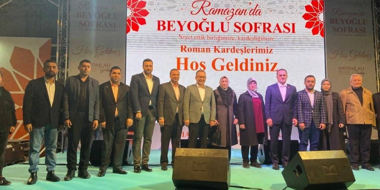 Beyoğlu’nda Roman vatandaşlar iftar sofrasında bir araya geldi