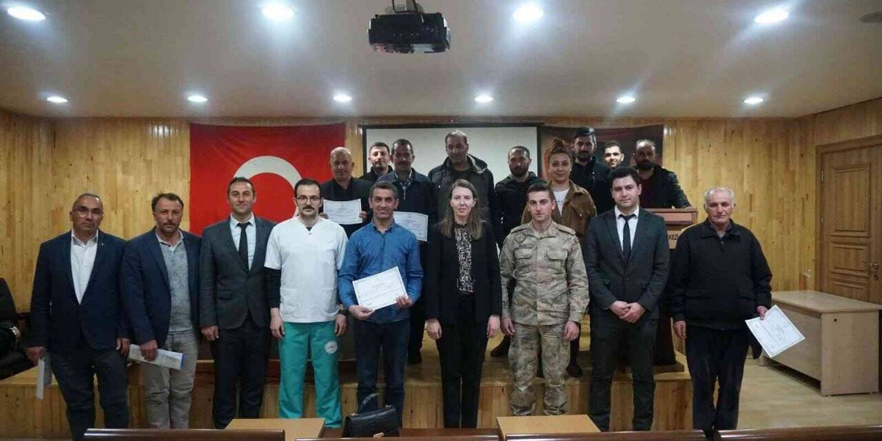 Hanak’lı hayvan yetiştiricileri sertifikalarını aldı