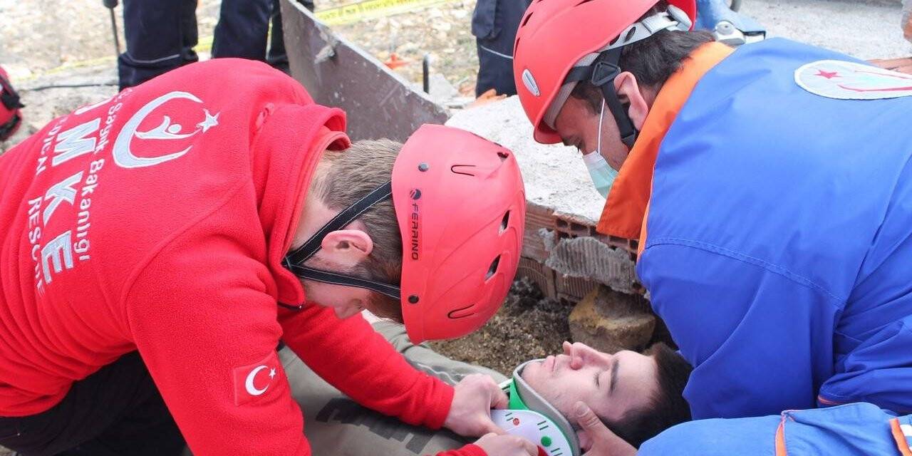 5.7’lik deprem tatbikatı gerçeği aratmadı