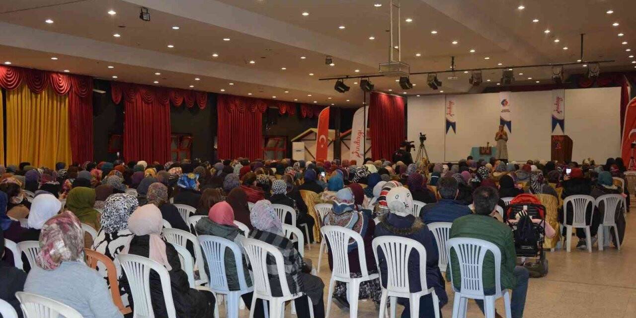 Sındırgı’da “Huzurlu Aile Sohbetlerine” yoğun ilgi