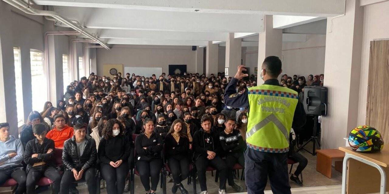 Jandarmadan öğrencilere güvenli motosiklet sürüş eğitimi