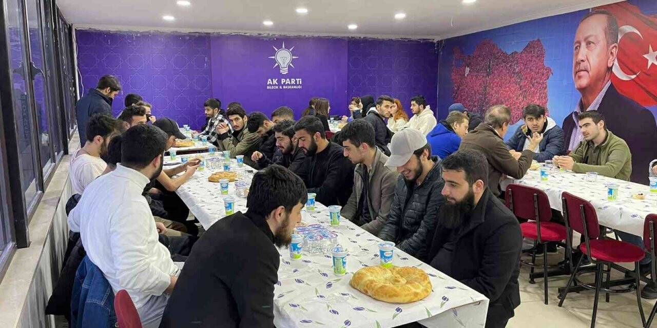 Yabancı uyruklu öğrenciler için iftar yemeği organize edildi