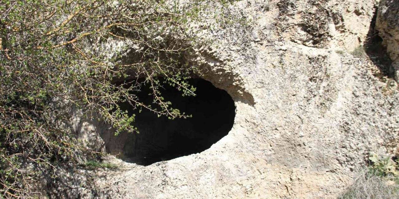 Elazığ’da Urartular döneminden kalma kaya mezarlarının turizme kazandırılması bekleniyor