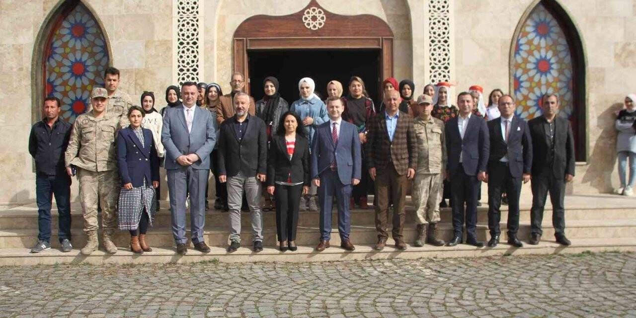 Malazgirt’te resim sergisi açıldı