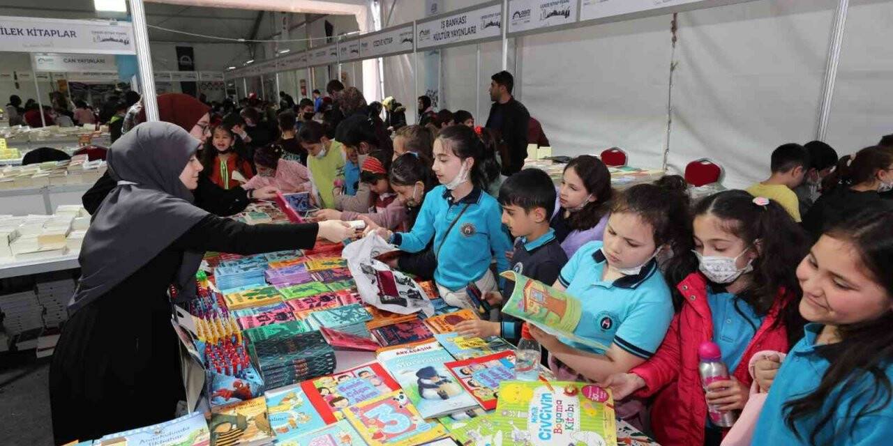 Gebze Kitap Fuarı devam ediyor