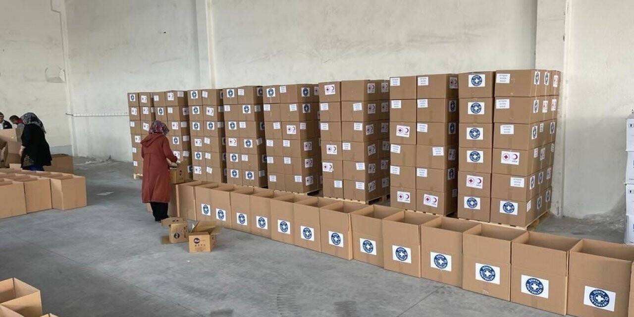 Ukraynalı mültecilere sağlık malzemesi yardımı