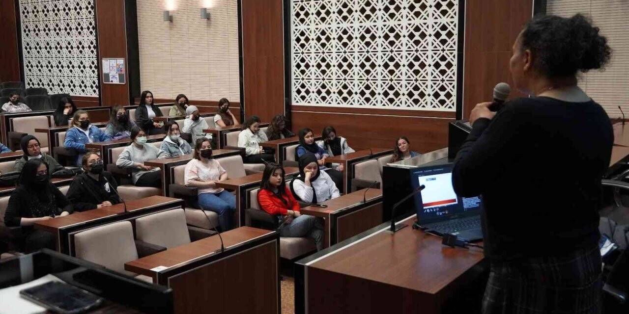 Keçiören Belediyesi’nden öğrencilere kişisel gelişimi eğitimi