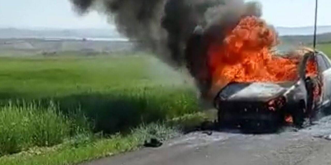 Otomobil alev topuna döndü