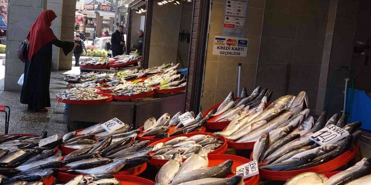 Balık av sezonu sonrasında tezgâhlar kültür balıklara kaldı