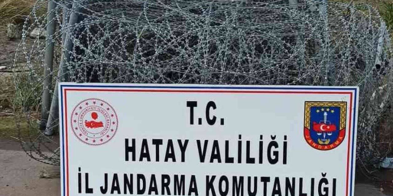 Hatay’da otoyoldaki tel örgü ve demir direkleri çalan şüpheli yakalandı