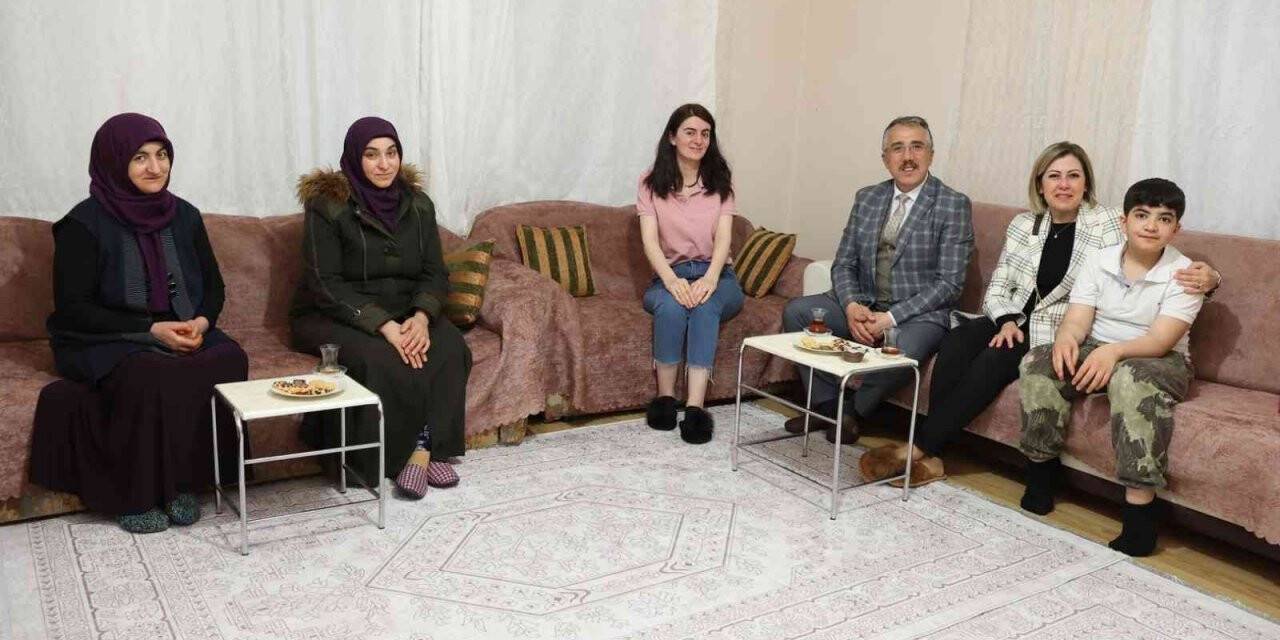 Başkan Savran ev ziyaretlerini sürdürüyor