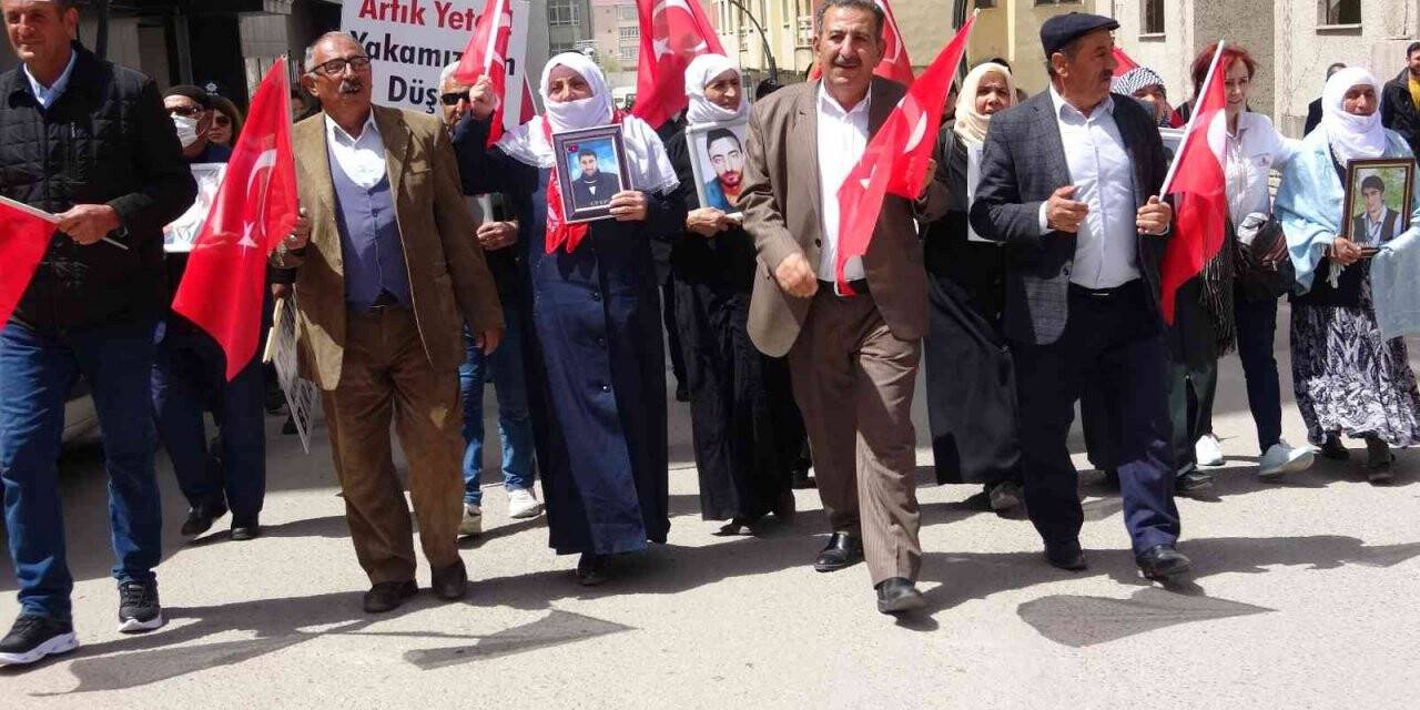 Vanlı ailelerin evlat nöbeti kararlıkla sürüyor