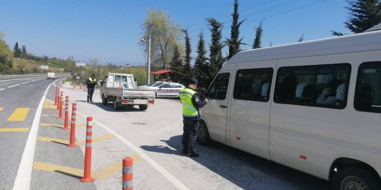 Düzce’de 11 araç 5 sürücü trafikten men edildi