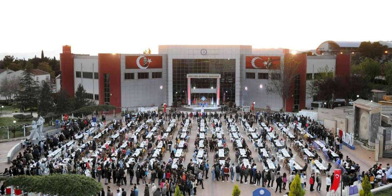 ADÜ Ailesi geleneksel iftar yemeğinde bir araya geldi