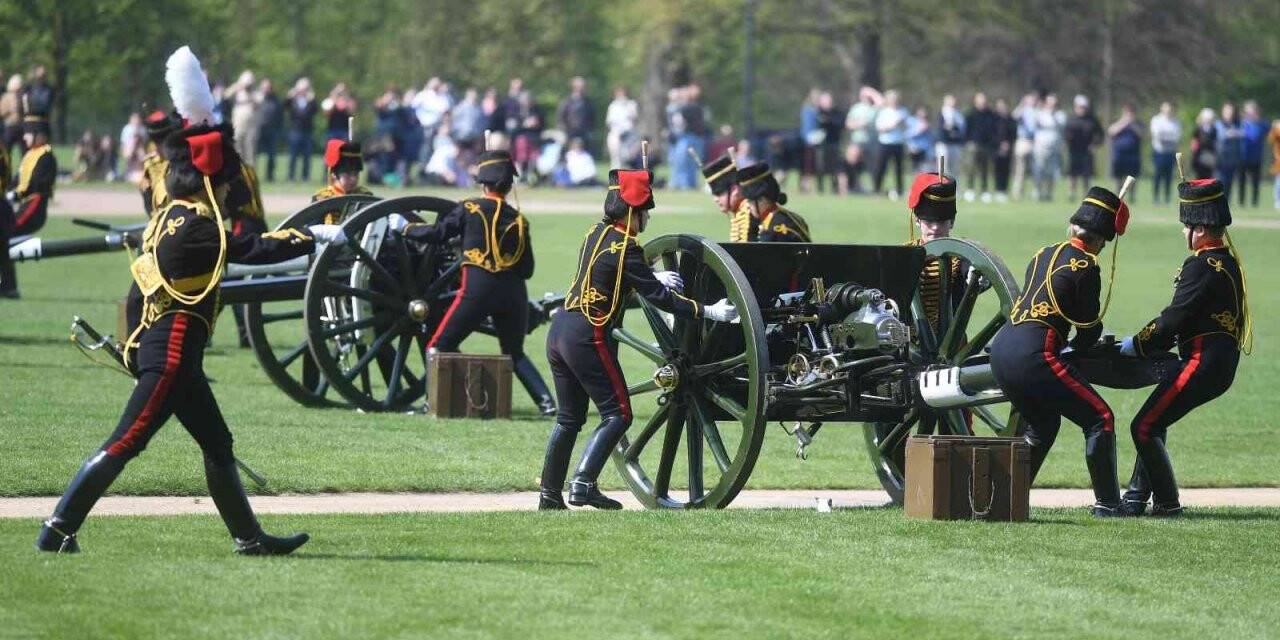 Kraliçe Elizabeth’in 96’ncı yaşı 41 pare top atışıyla kutlandı