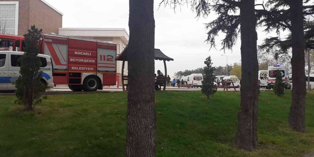 Üniversitenin konferans salonunda çıkan yangın korkuttu