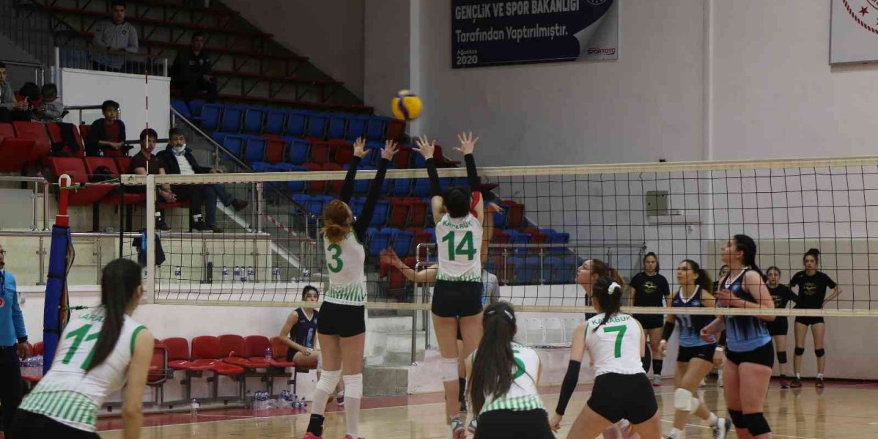 Voleybol Bölgesel Lig Kız müsabakaları Karabük’te başladı