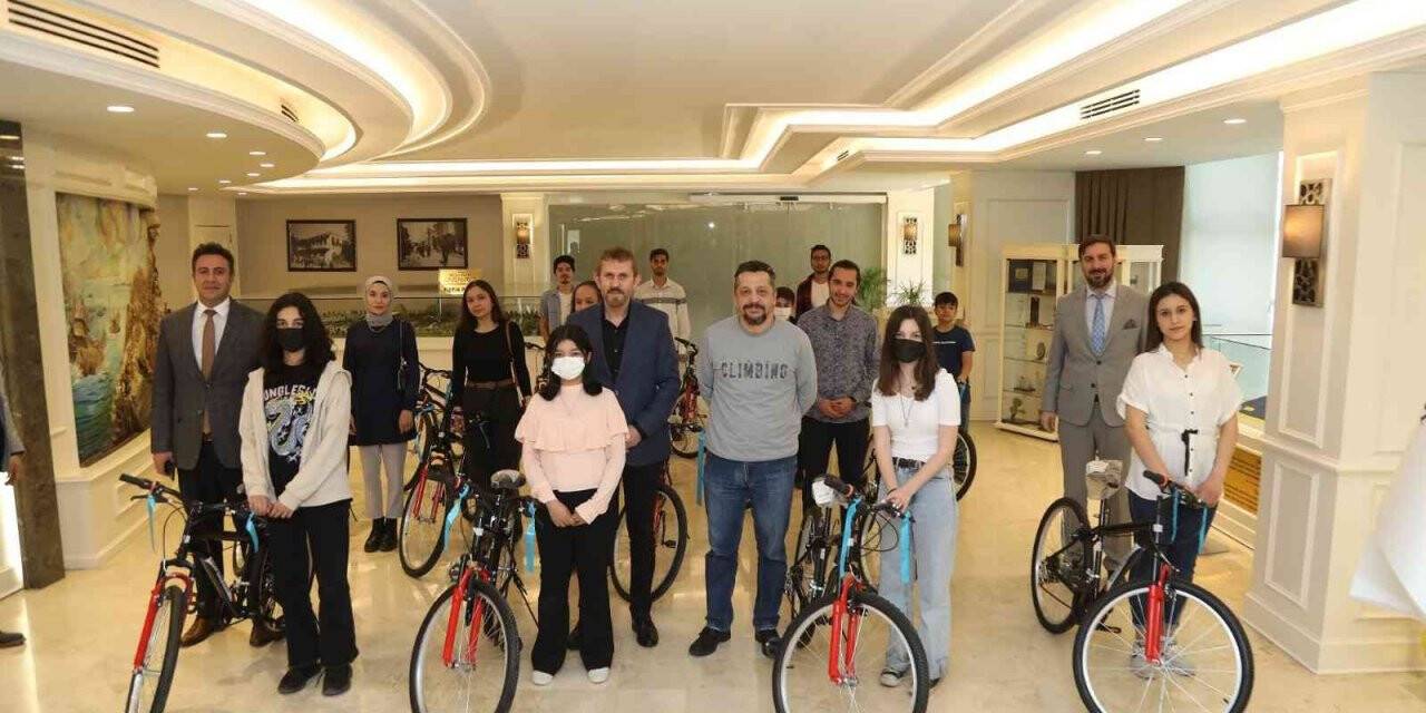 Gençlere yönelik düzenlenen yarışmalarda ödüller sahibini buldu
