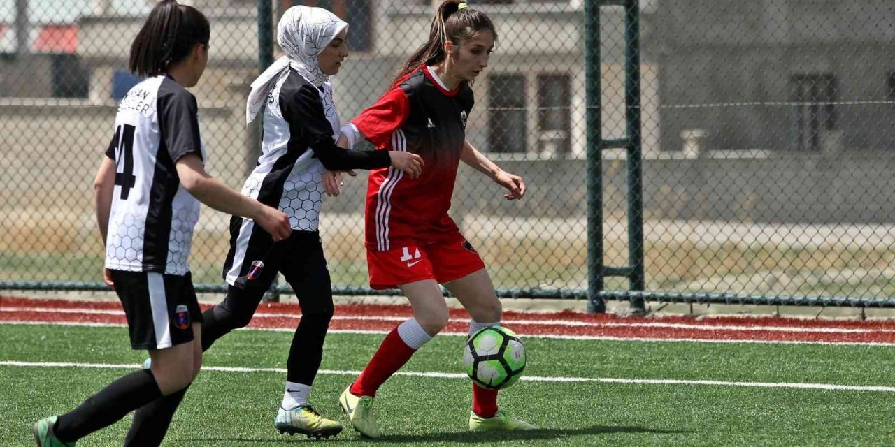 Büyükşehir Belediyesi Kadın Futbol Takımı’ndan 11 gollü galibiyet