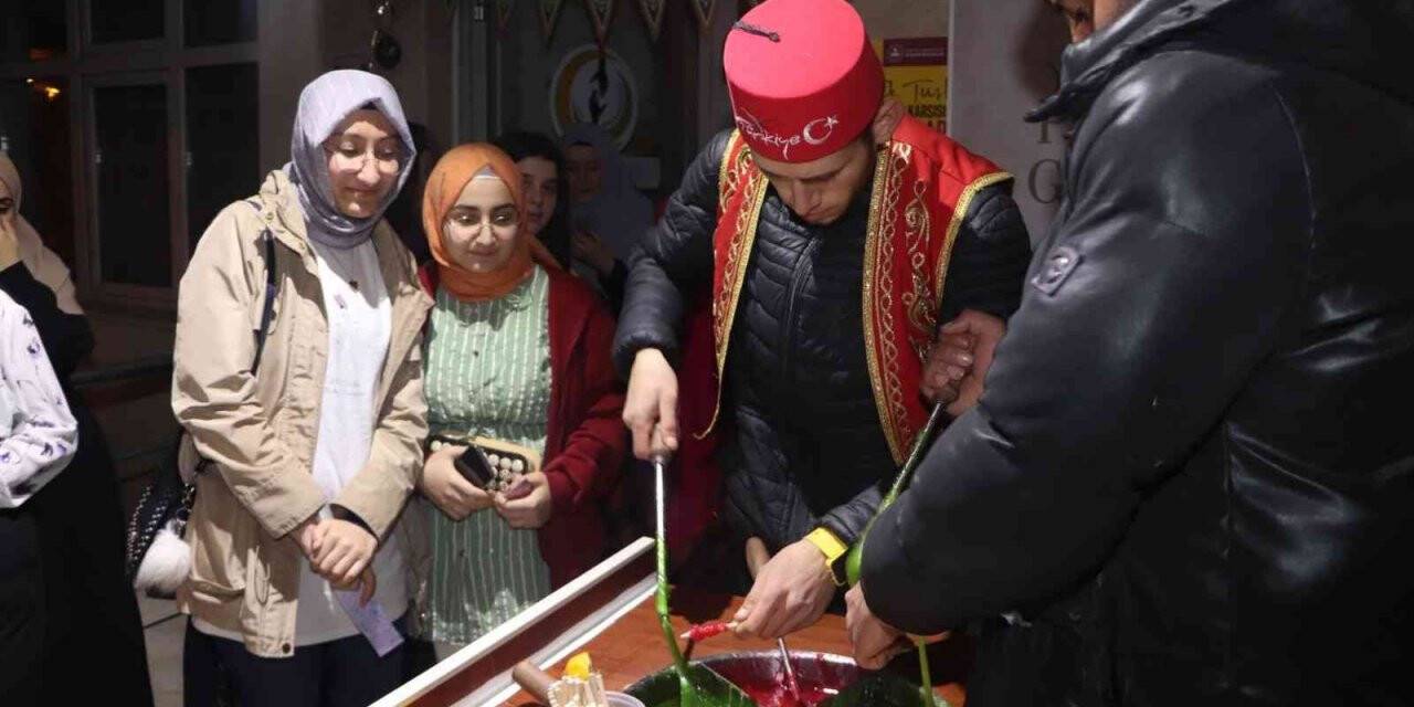 Öğrencilere Osmanlı macunu ikram edildi