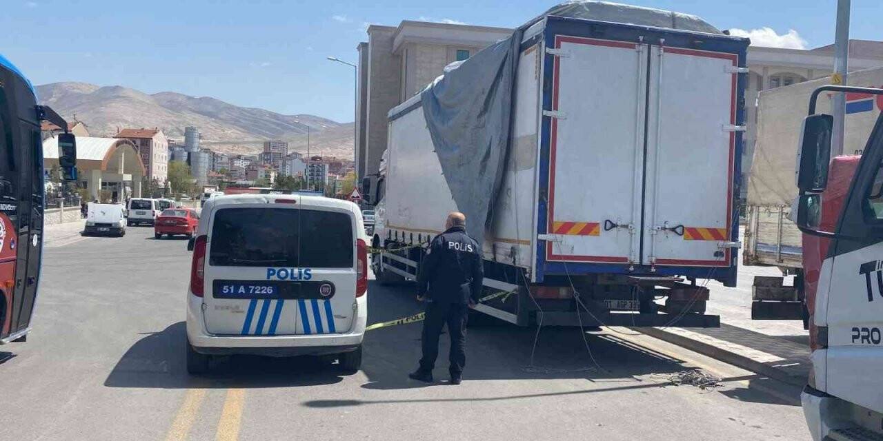 Kamyon kasasından düşen çocuk ağır yaralandı