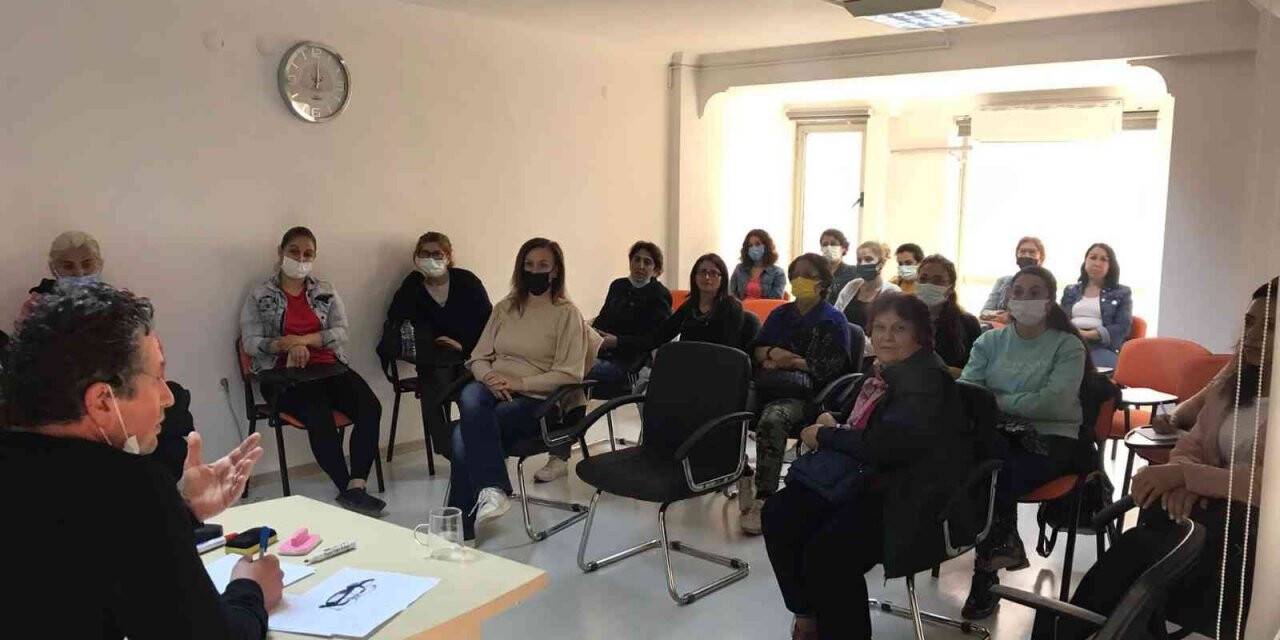 Çiğli Belediyesinden kadınlara dijital okuryazarlık semineri