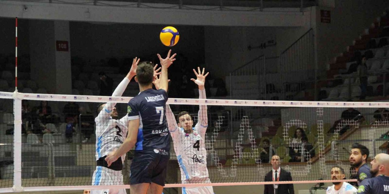 Efeler Ligi: Arkas Spor: 2 - Halkbank: 3