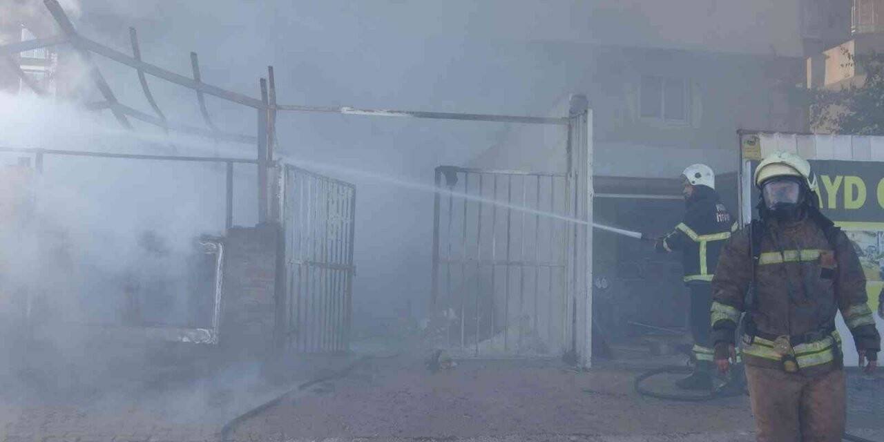 Hatay’da hurdalıkta çıkan yangın söndürüldü