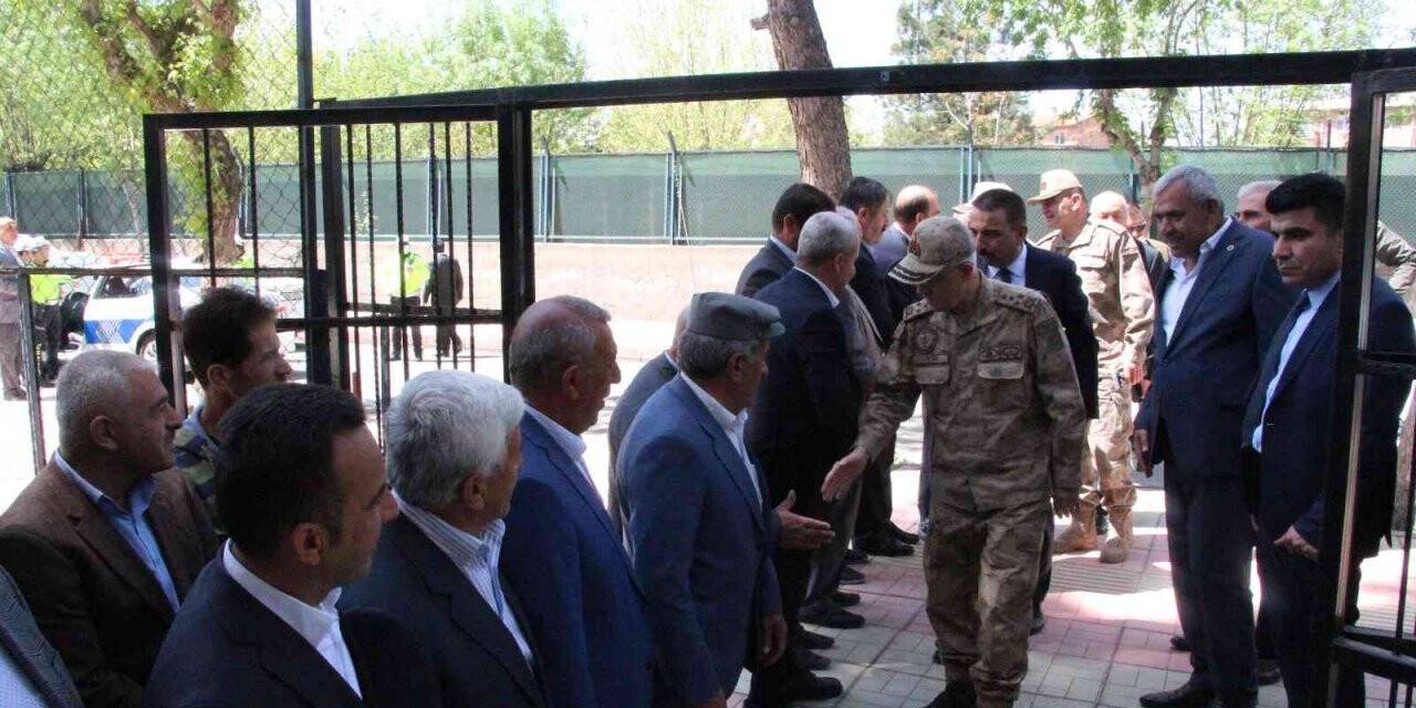 Orgeneral Çetin, Siirt’te temaslarda bulundu