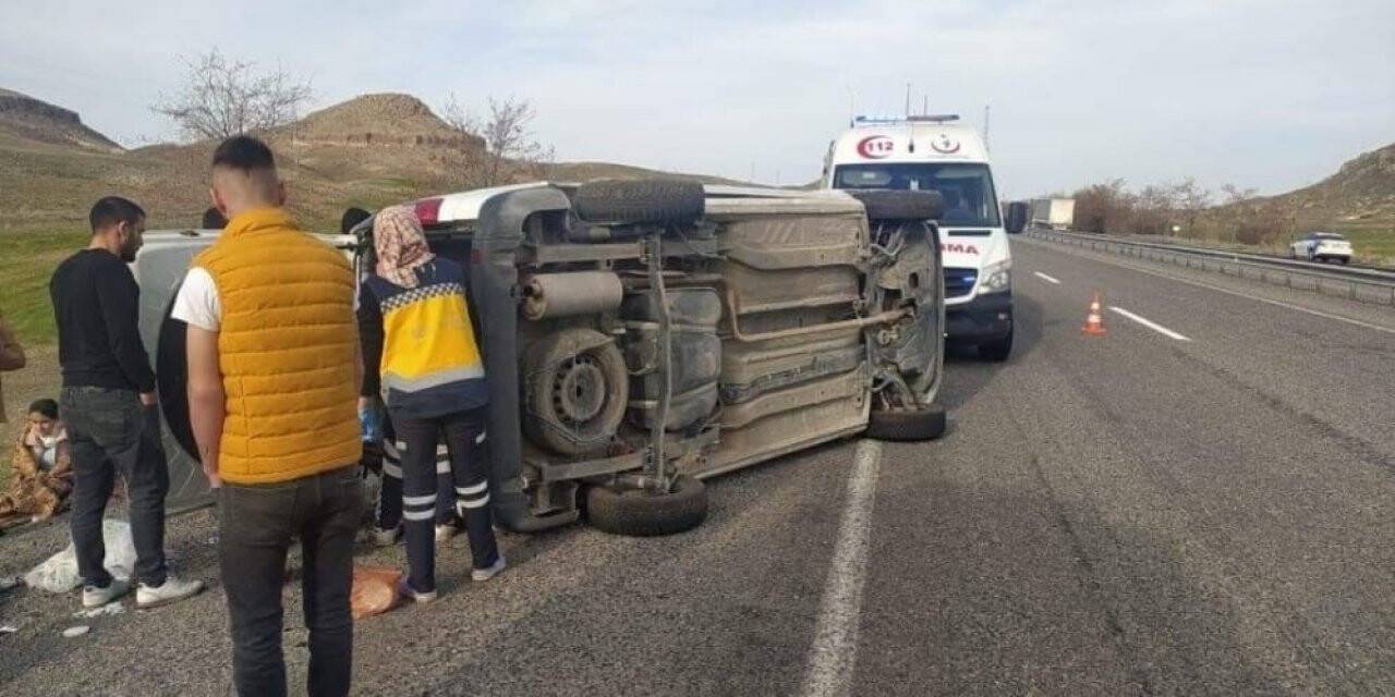 Kayseri’de hafif ticari araç yan yattı: 7 yaralı