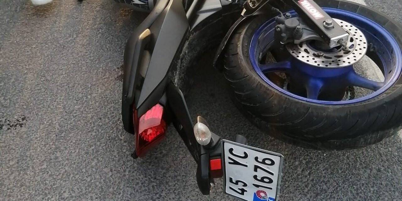 Kontrolden çıkan motosiklet devrildi: 1’i ağır 2 yaralı