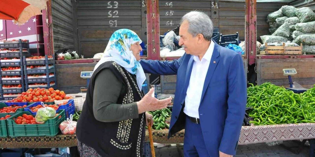 Başkan Akkaya Perşembe Pazarını ziyaret etti