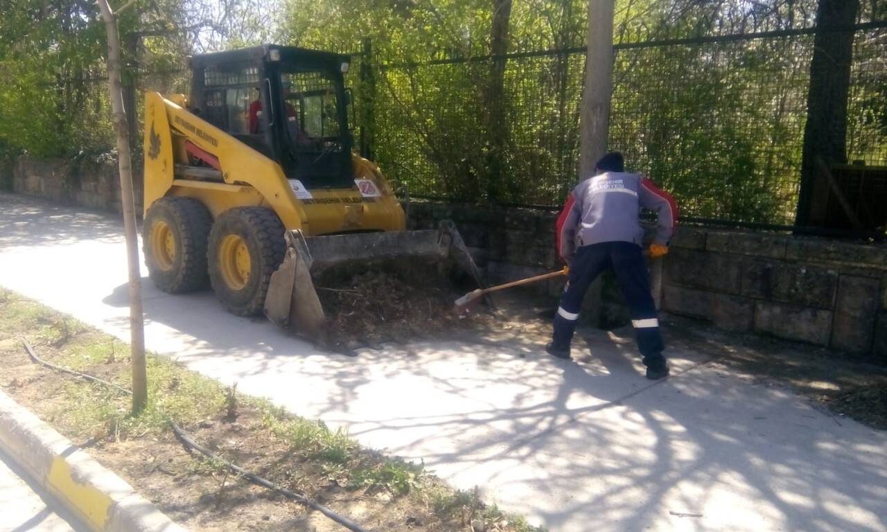 Belediye ekiplerinden bayram temizliği