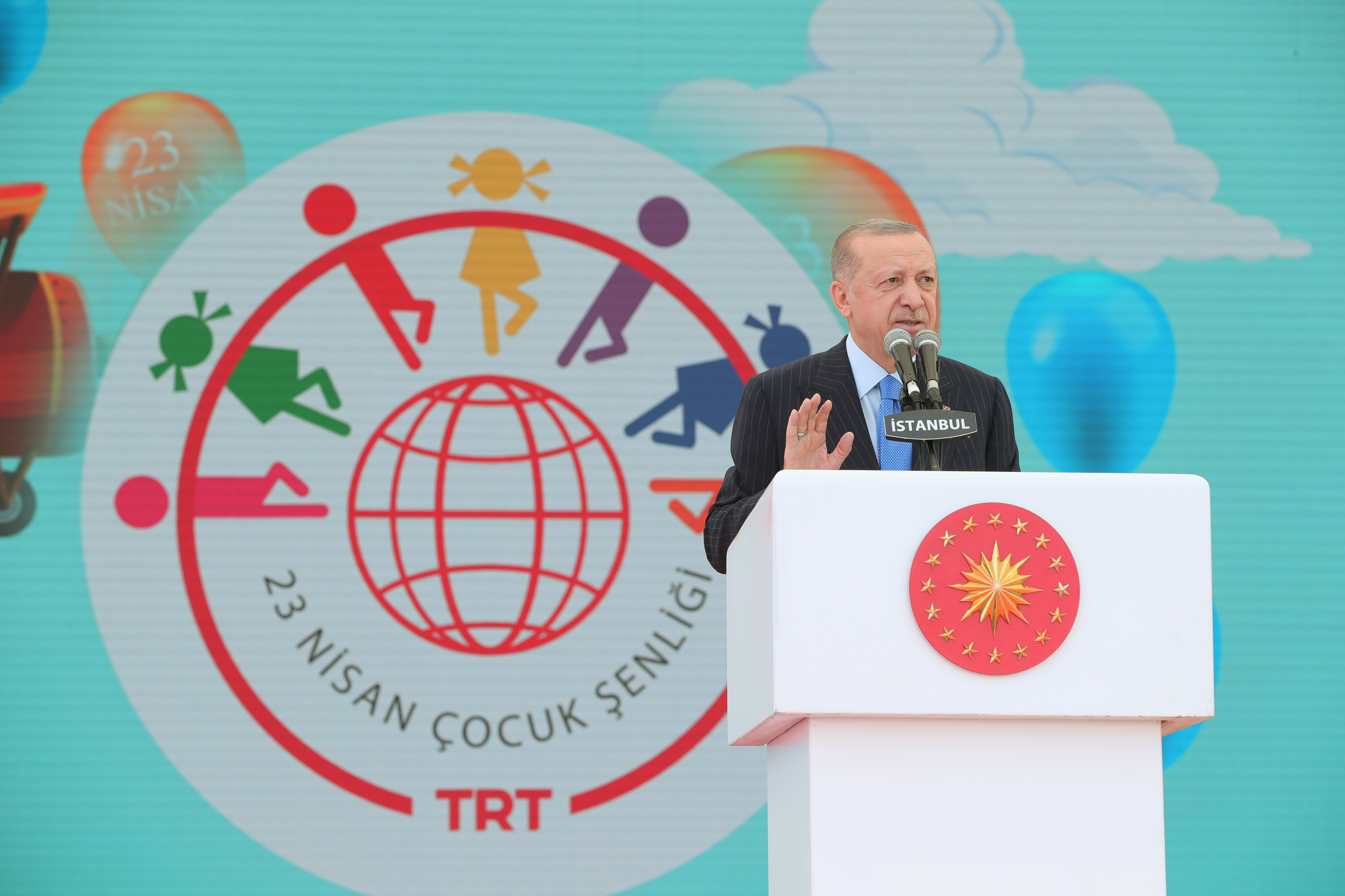 Cumhurbaşkanı Erdoğan: 'Çocukların kulakları bomba sesleriyle değil, akranlarının sesleriyle çınlamalıdır'