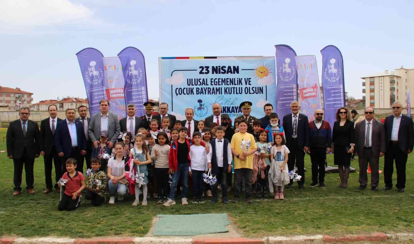 Akşehir Belediyesi’nden çocuklara bayram eğlencesi