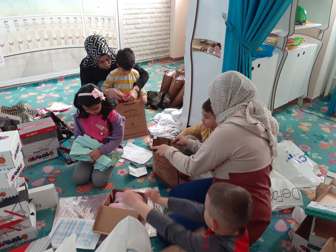 Bayram sevincini yaşayalım, yaşatalım projesine imzalarını attılar