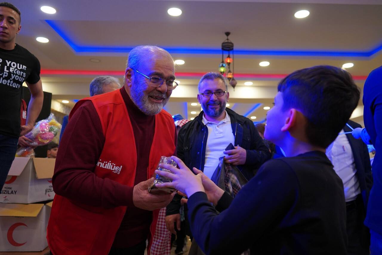 Kızılay Konya Şube’den yetimlerin yüzünü güldüren iftar