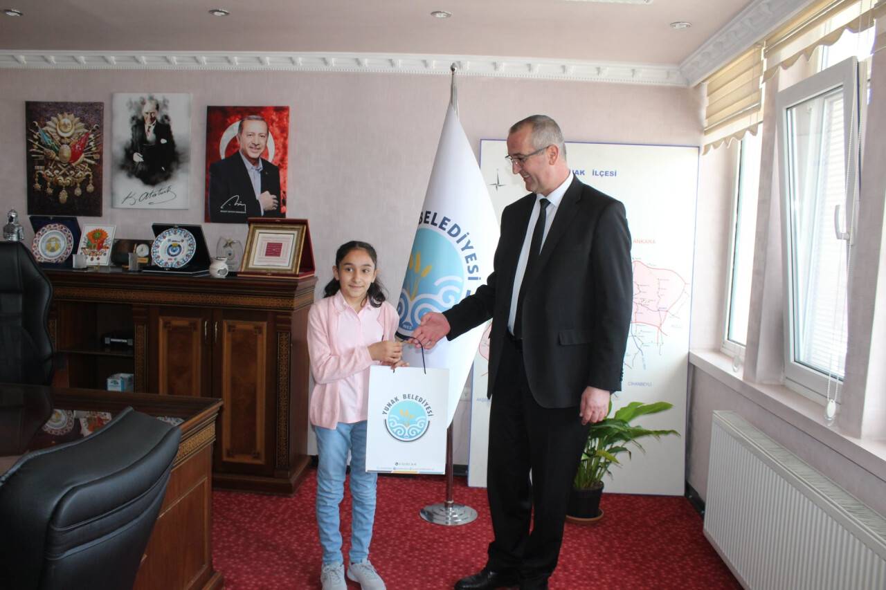 Başkan Ali Konak koltuğunu Eylül Karakoç’a Devretti