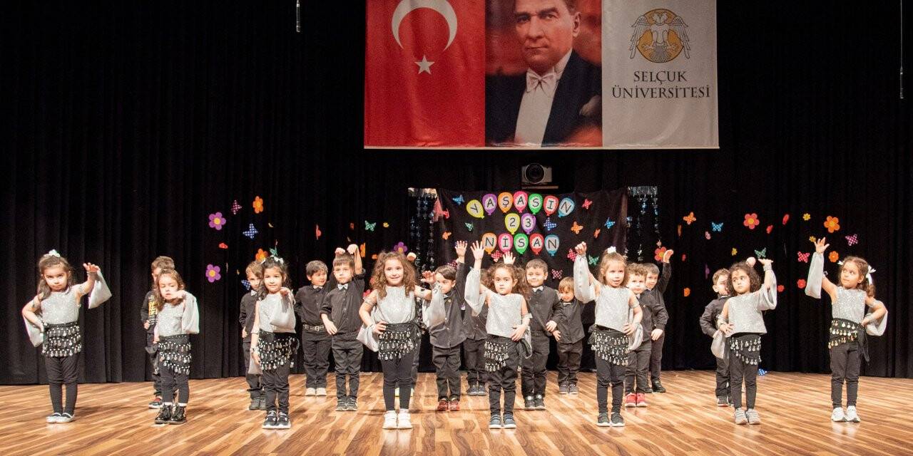 Selçuk Üniversitesinde 23 Nisan sevinci