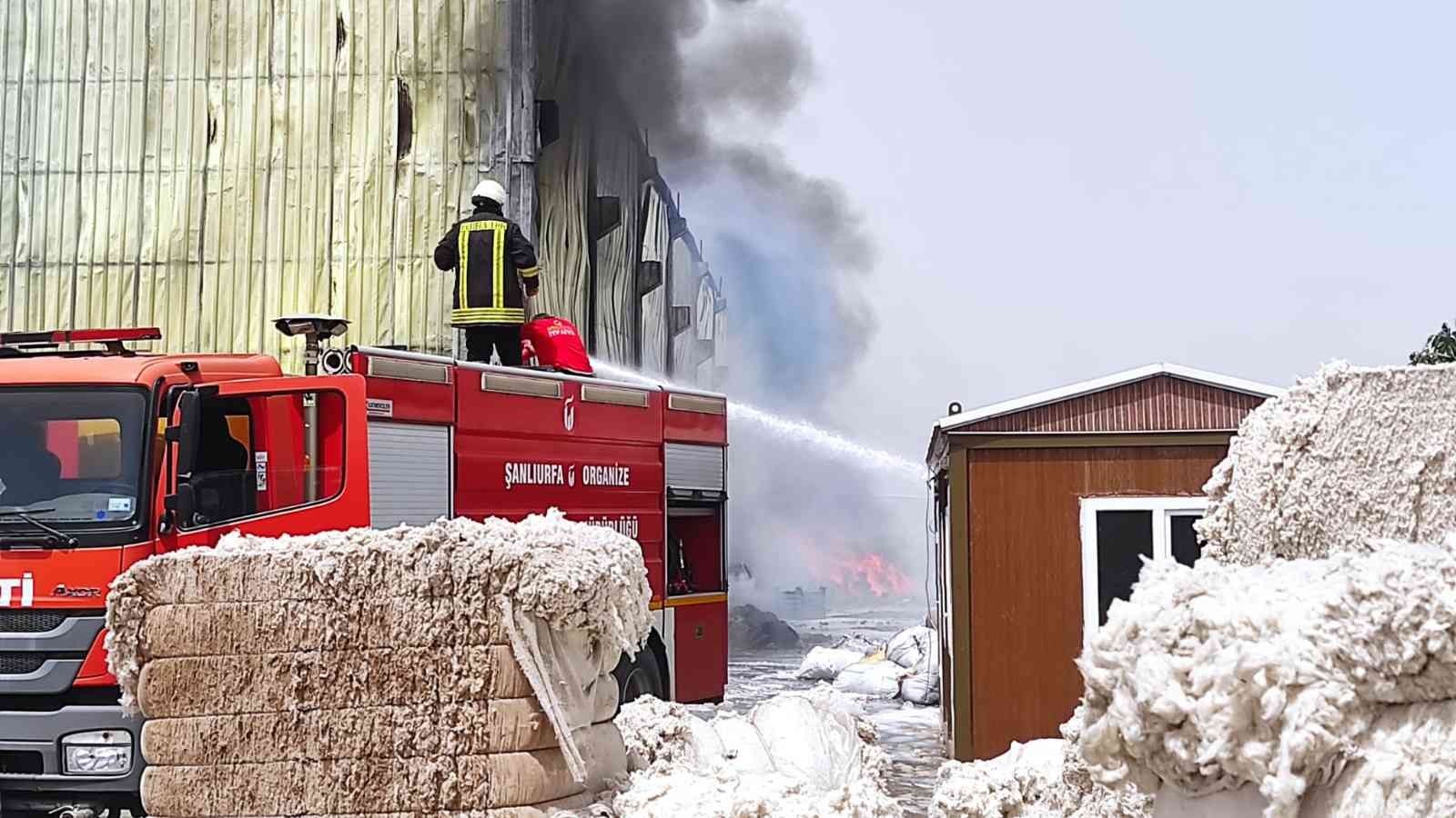 Şanlıurfa’da fabrika yangını