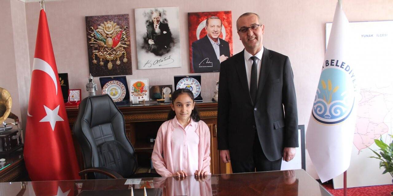 Yunak Belediye Başkanı Ali Konak, koltuğu devretti