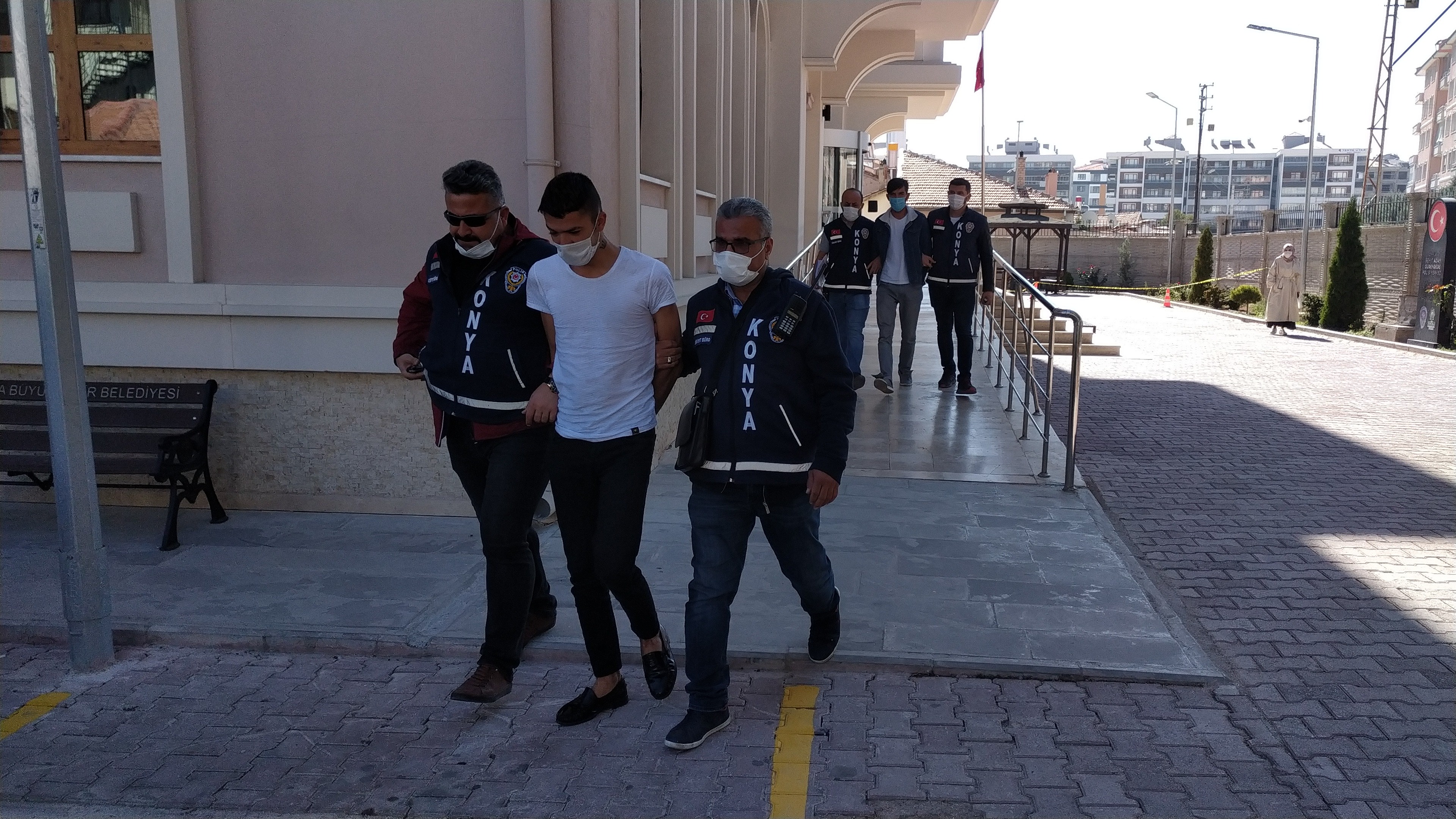 Konya'da adliye önünde avukata saldıran sanıklar hakim karşısında