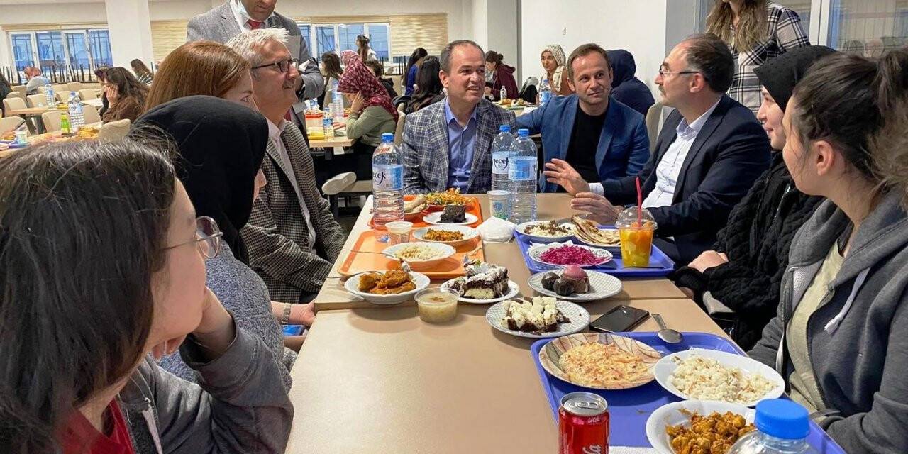 İftarı yurtta açtılar