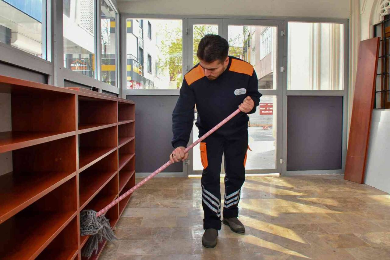 Kadir Gecesi öncesi camiler temizlendi