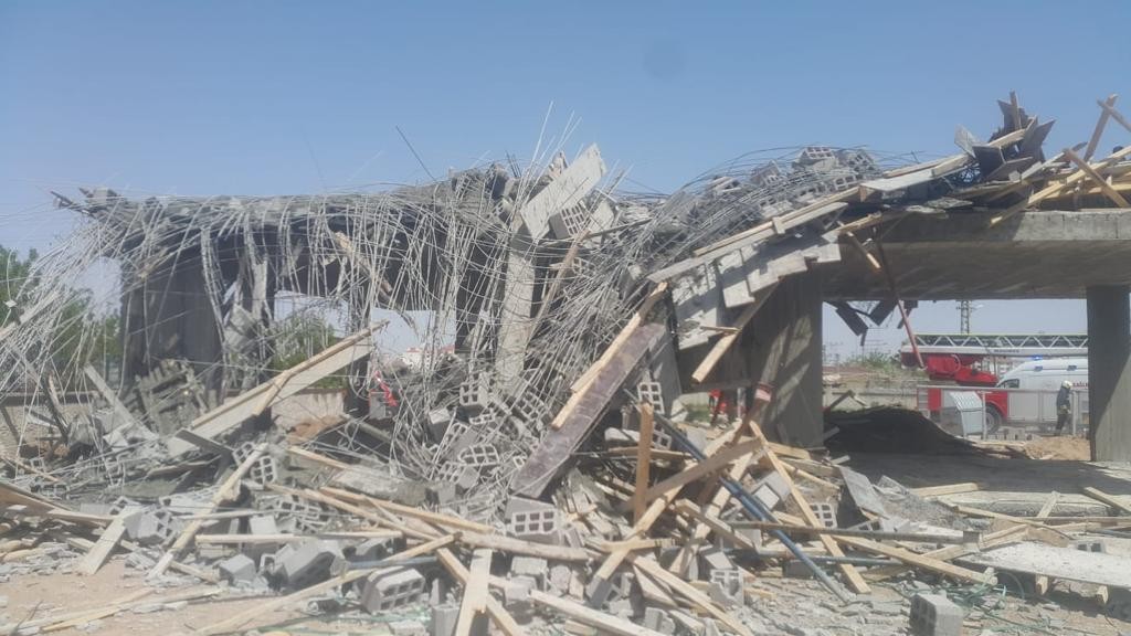 Konya'da 2 katlı binada göçük: 2 işçi yaralandı