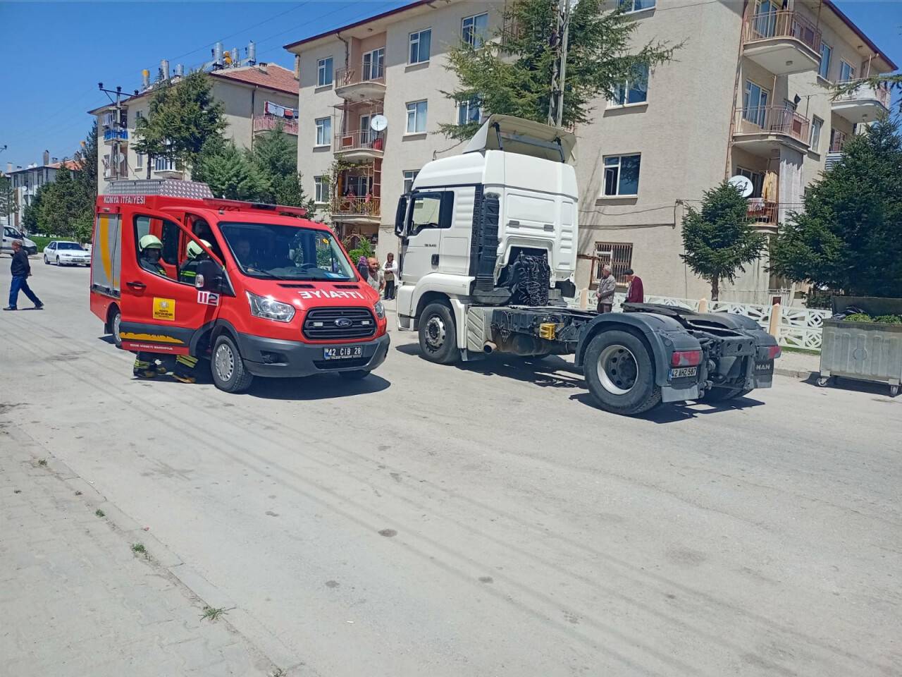 Tırın altında kalan bisiklet sürücüsü kaldırıldığı hastanede hayatını kaybetti