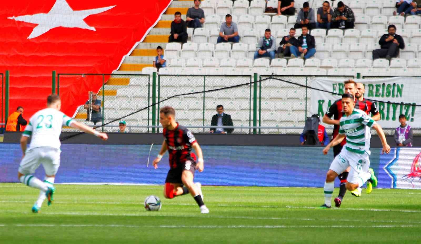 Spor Toto Süper Lig: Konyaspor: 1 - Fatih Karagümrük: 0 (İlk yarı)
