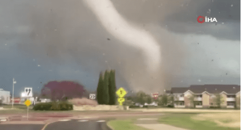ABD’de hortum: 100’e yakın ev hasar gördü